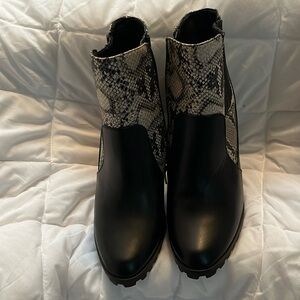 Never worn one of a kind Alligator Zip Up Boots 4 inches